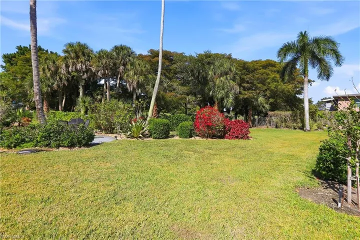 215  Cypress E WAY, Naples, FL 34110