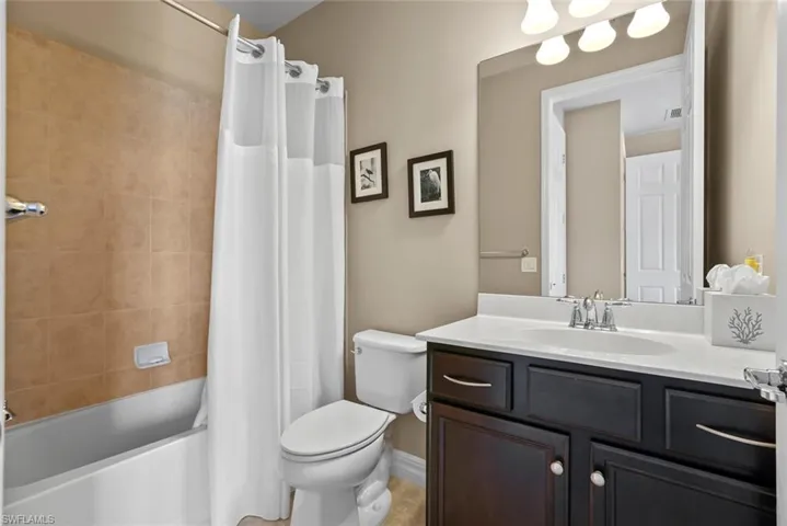 Guest en-suite bathroom