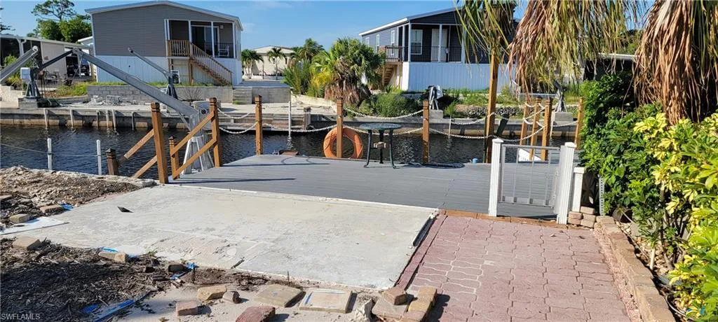 Back area with  a canal view