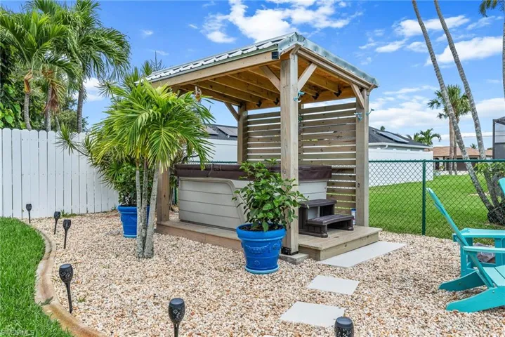 1815 Se 13th Ter, Cape Coral Fl 33990