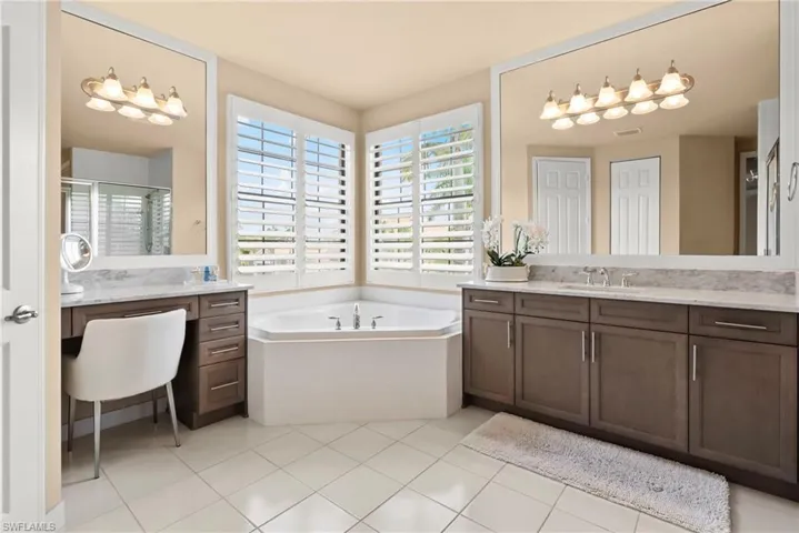 13764  Luna  DR, Naples, FL 34109