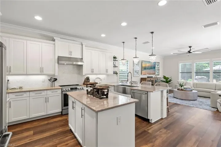 13764  Luna  DR, Naples, FL 34109