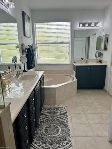 7077  Venice  WAY, Naples, FL 34119