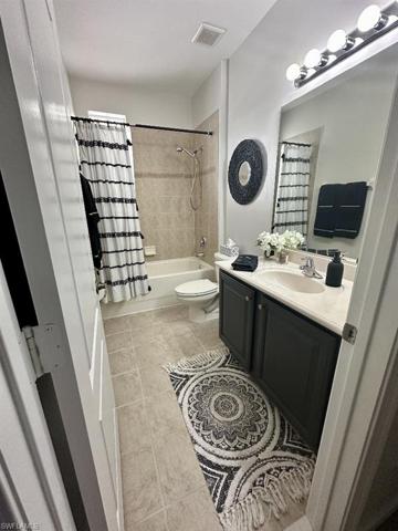 7077  Venice  WAY, Naples, FL 34119