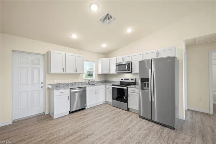 9026 Maywood Cir, Labelle, Florida 33935