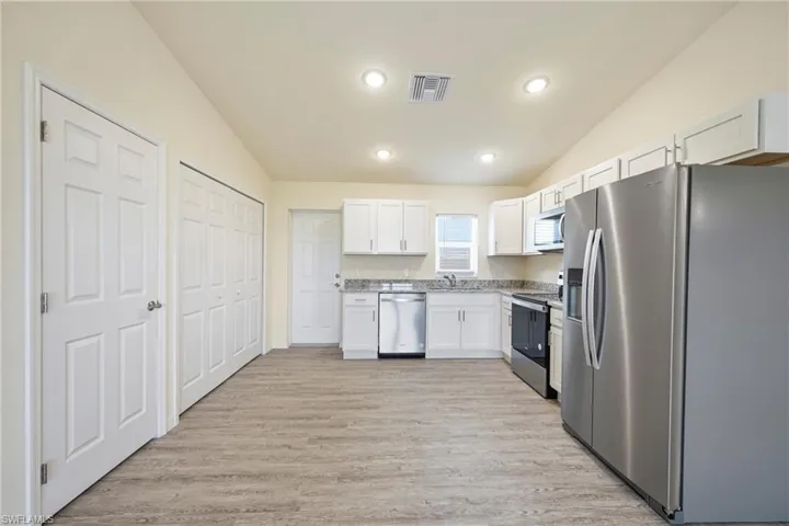 9026 Maywood Cir, Labelle, Florida 33935