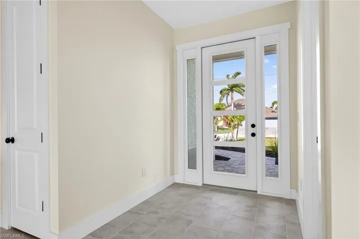 817 Nw 38th Pl, Cape Coral, Florida 33993