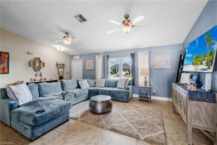 1416 SW 4th PL, CAPE CORAL FL 33991