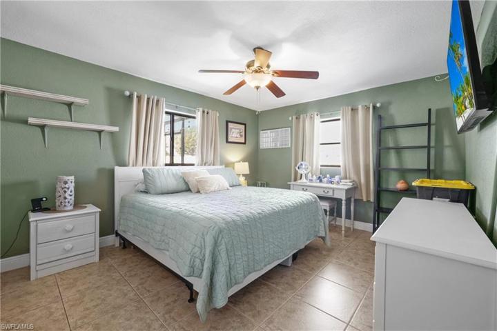 1416 SW 4th PL, CAPE CORAL FL 33991