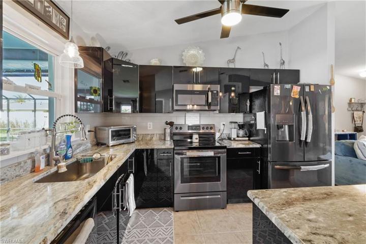 1416 SW 4th PL, CAPE CORAL FL 33991