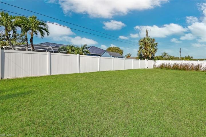 1416 SW 4th PL, CAPE CORAL FL 33991