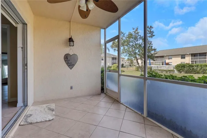 lanai featuring a ceiling fan