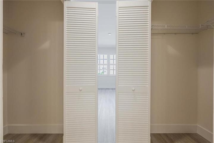 One Bedroom: Primary suite closet