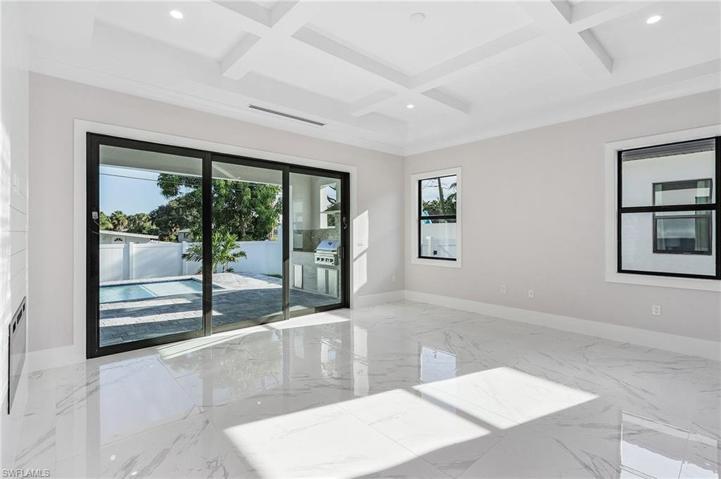 661 109th AVE N, NAPLES FL 34108