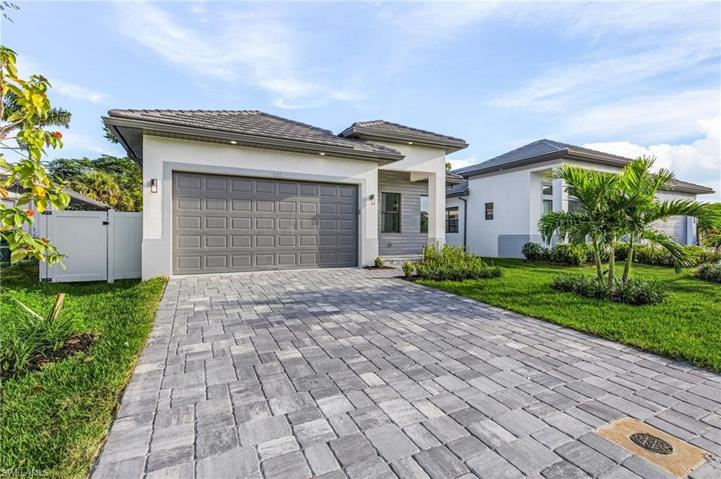 661 109th AVE N, NAPLES FL 34108