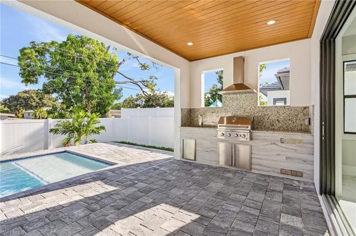 661 109th AVE N, NAPLES FL 34108