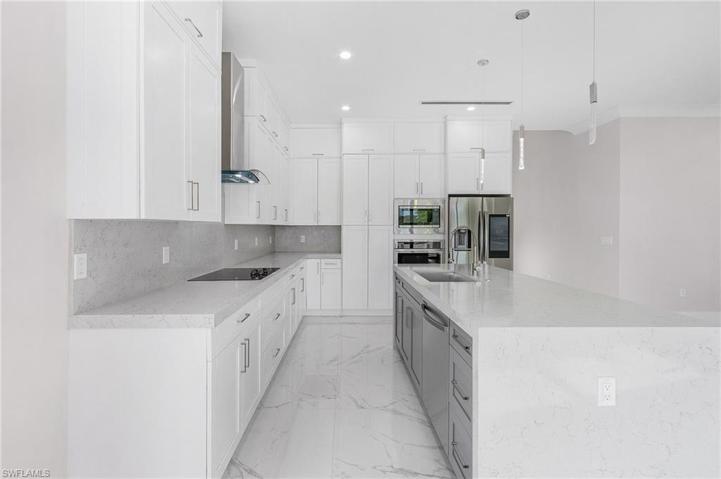 661 109th AVE N, NAPLES FL 34108