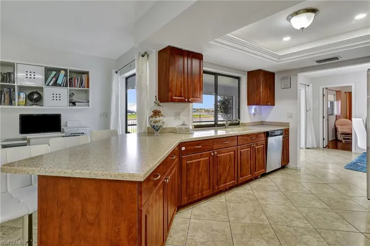 Large kitchen any chef would love!