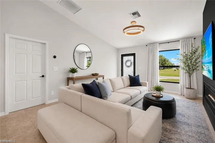 329 Ne 27th St, Cape Coral, Florida 33909