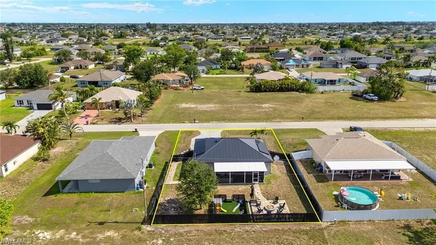 329 Ne 27th St, Cape Coral, Florida 33909