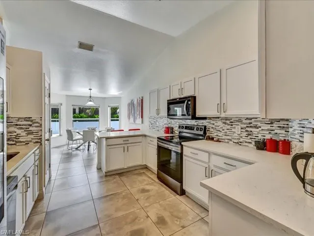 25 Nw 29th Pl, Cape Coral, Florida 33993