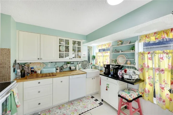 1366  Trail Terrace  DR, Naples, FL 34103
