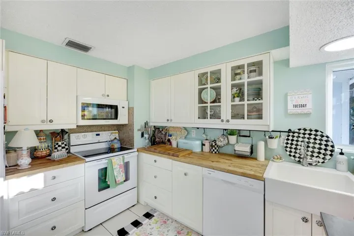 1366  Trail Terrace  DR, Naples, FL 34103
