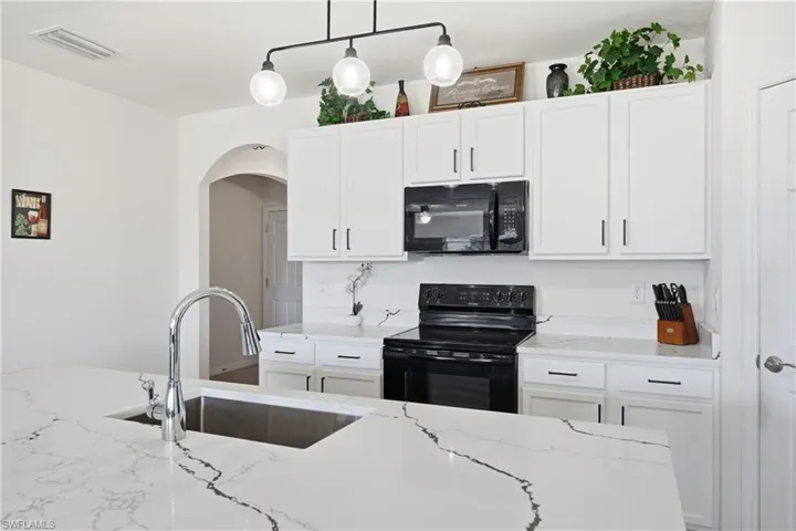 2006 15th Ave, Cape Coral, Florida 33991