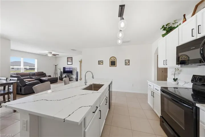 2006 15th Ave, Cape Coral, Florida 33991