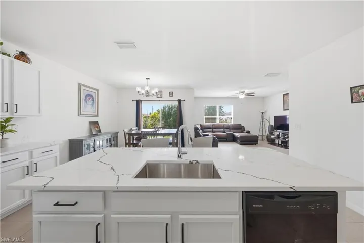 2006 15th Ave, Cape Coral, Florida 33991