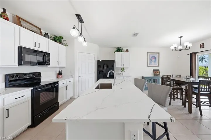 2006 15th Ave, Cape Coral, Florida 33991