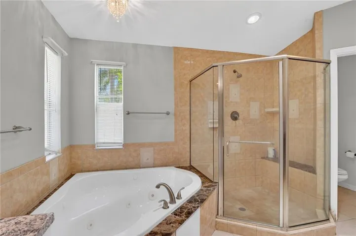 590 6th St Ne, Naples, Florida 34120