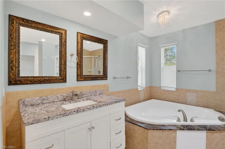 590 6th St Ne, Naples, Florida 34120