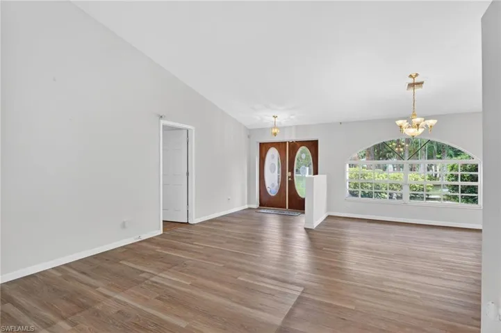 590 6th St Ne, Naples, Florida 34120
