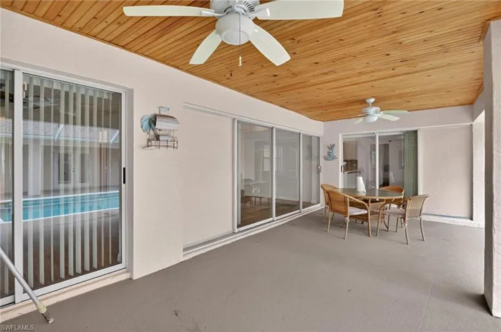 590 6th St Ne, Naples, Florida 34120