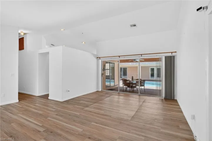 590 6th St Ne, Naples, Florida 34120