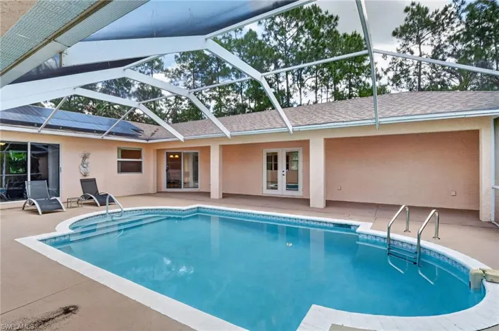 590 6th St Ne, Naples, Florida 34120