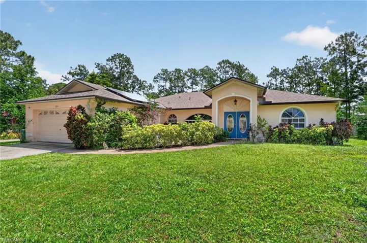 590 6th St Ne, Naples, Florida 34120
