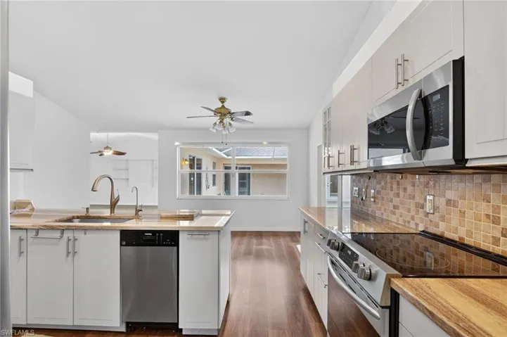 590 6th St Ne, Naples, Florida 34120