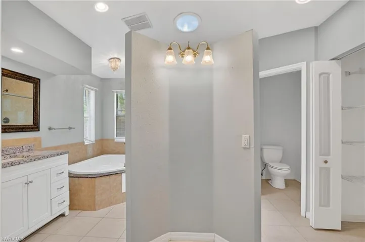 590 6th St Ne, Naples, Florida 34120