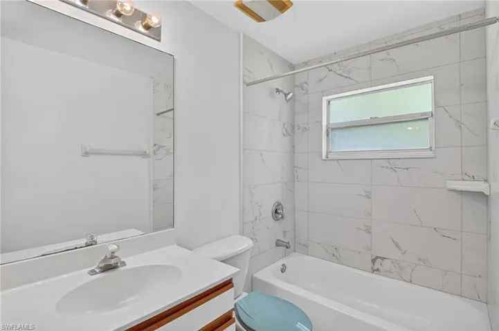 590 6th St Ne, Naples, Florida 34120