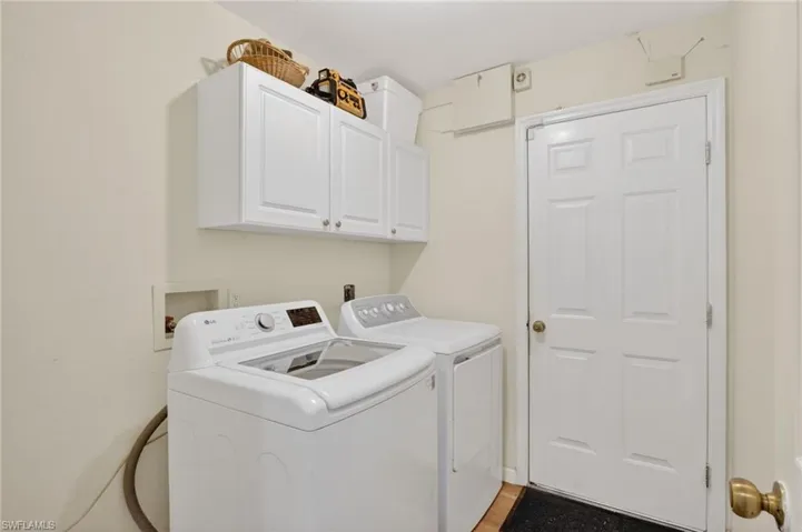 590 6th St Ne, Naples, Florida 34120