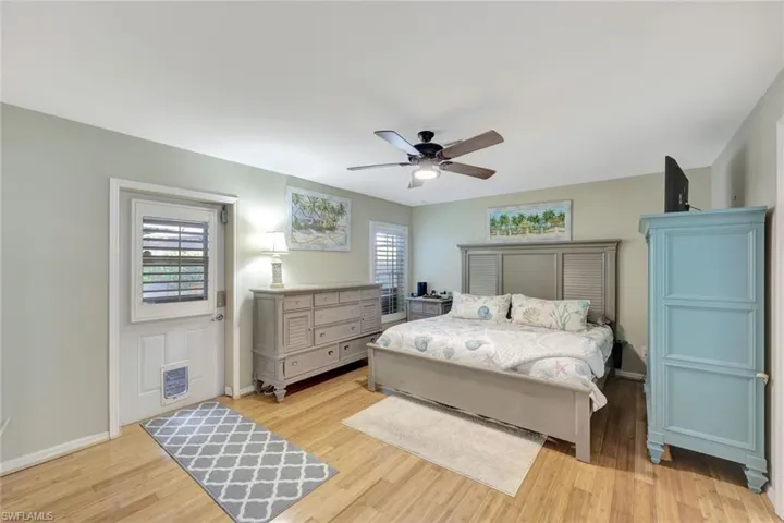 Bedroom featuring light wood-style flooring, baseboards, and a ceiling fan