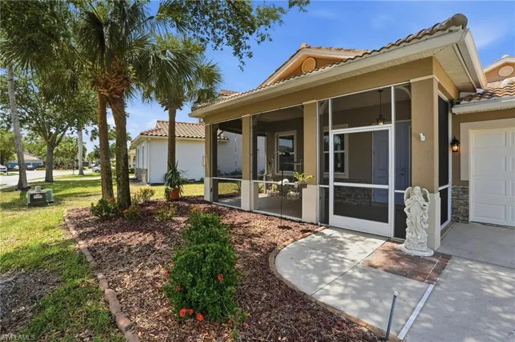 1121  Amber Lake  CT, Cape Coral, FL 33909