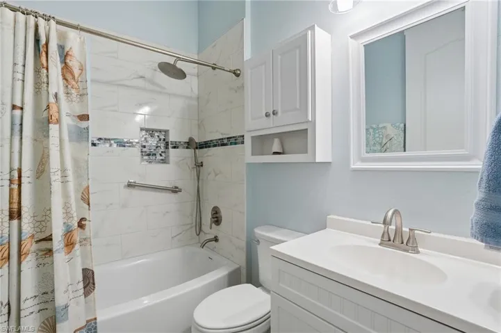 1121  Amber Lake  CT, Cape Coral, FL 33909