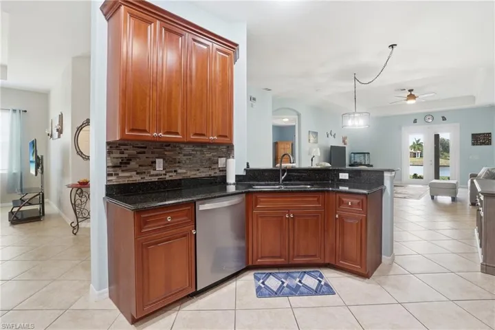1121  Amber Lake  CT, Cape Coral, FL 33909