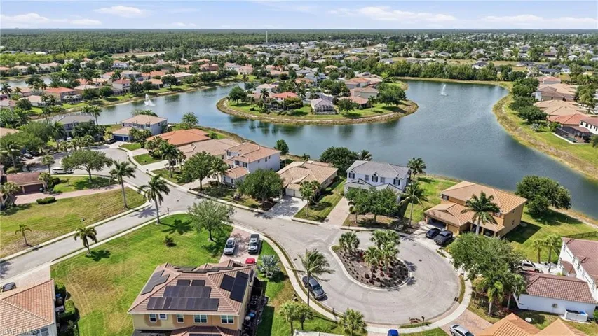 1121  Amber Lake  CT, Cape Coral, FL 33909