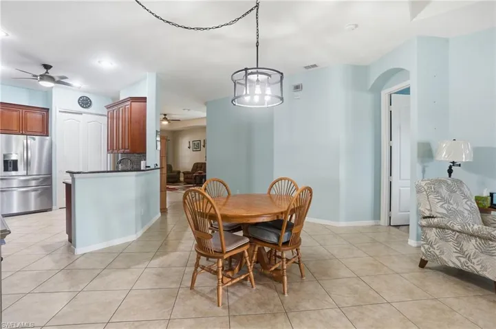1121  Amber Lake  CT, Cape Coral, FL 33909