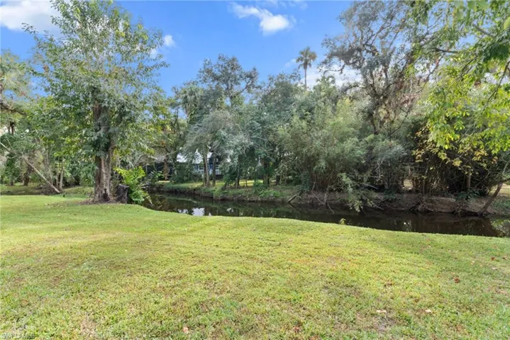 5261  Melaluca  DR, Fort Myers, FL 33905