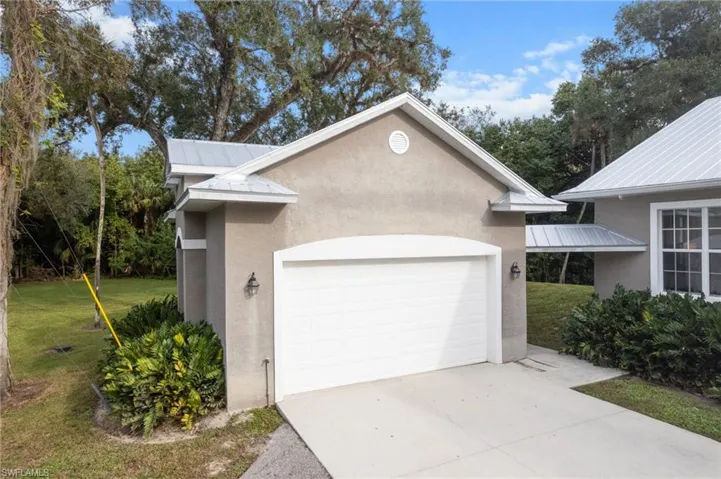 5261  Melaluca  DR, Fort Myers, FL 33905